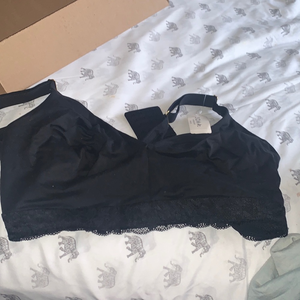 Soma bra, the Embraceable wireless Ul Tailored black bra.It’s brand new